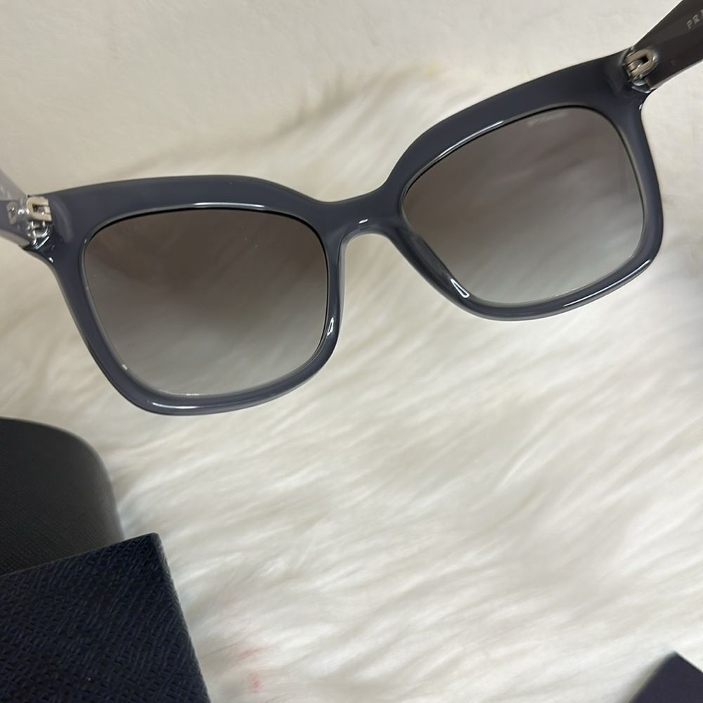 💯 Authentic Prada Sunglasses🍀 - Picture 9 of 14